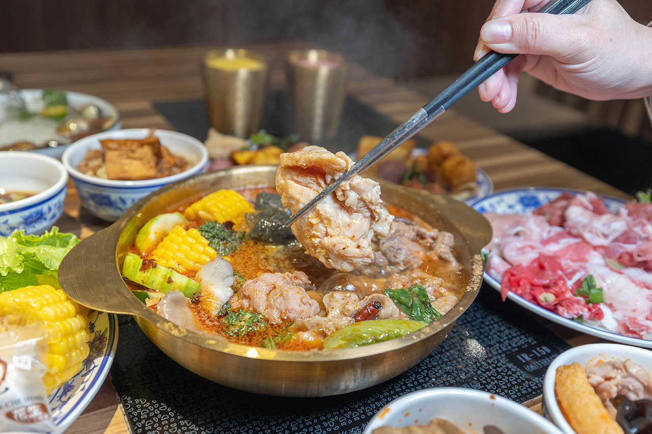 真涮吃到飽火鍋 竹南店，必吃苗栗美食吃到飽！399起牛豬雞羊8種肉品無限吃到飽，還有多種蔬食吧飲料等你吃，2026苗栗竹南美食推薦