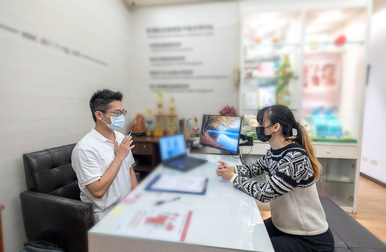 【麗脊完美】台中美式體態平衡、美學導引體驗心得大公開，「卡卡人生」全身舒壓體驗分享！