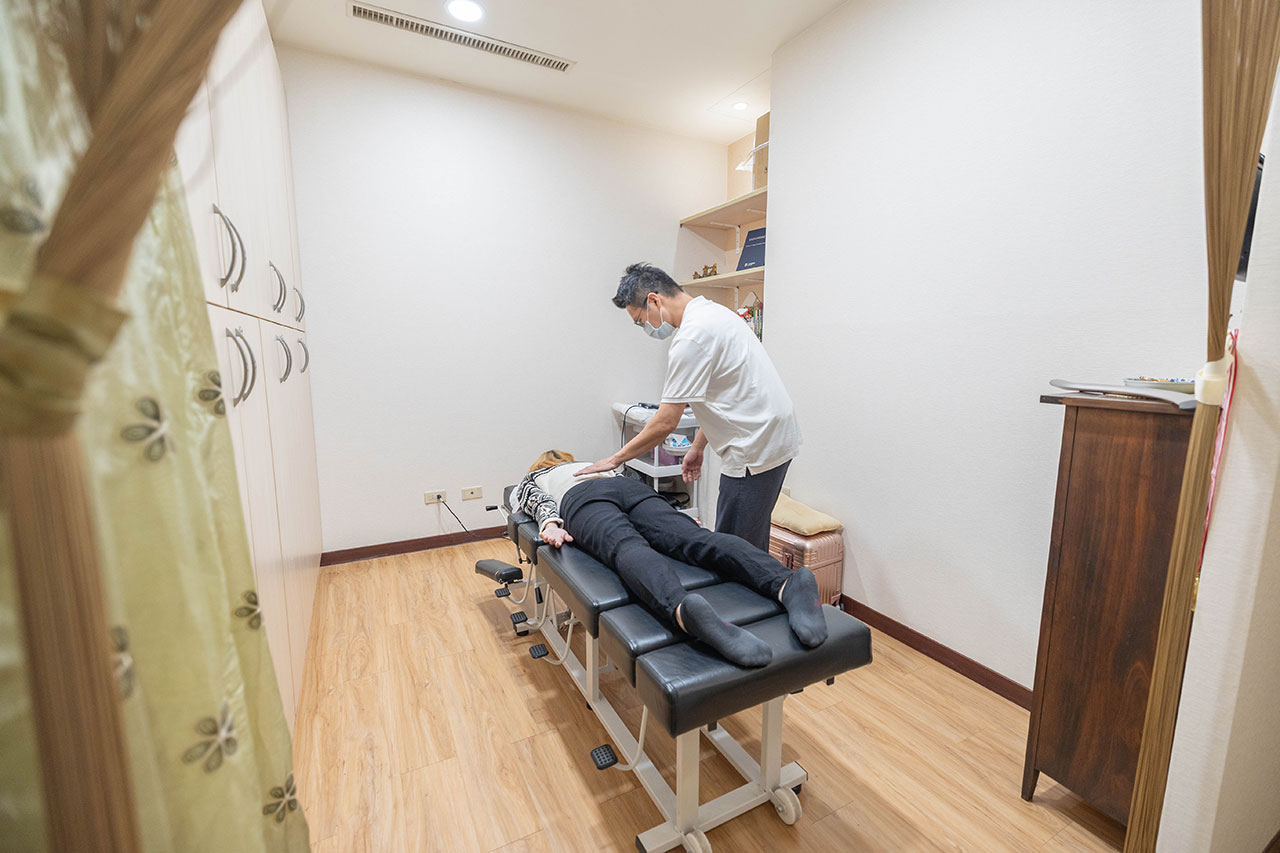 【麗脊完美】台中美式體態平衡、美學導引體驗心得大公開，「卡卡人生」全身舒壓體驗分享！