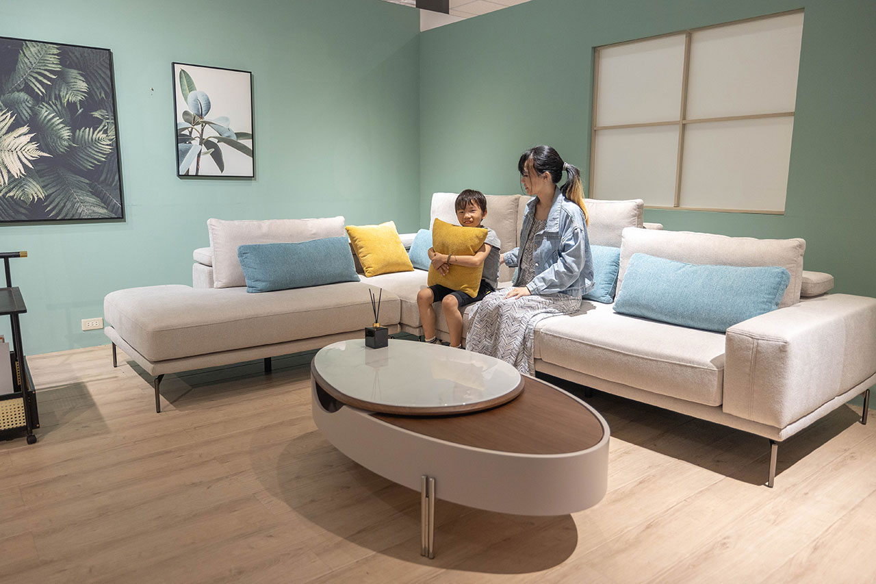 所丘家居 台灣製造工廠直營，全台連鎖十年保固！功能沙發、客製化沙發，組合沙發多種家具等你來挑選，上百坪沙發體驗館2026家具行推薦
