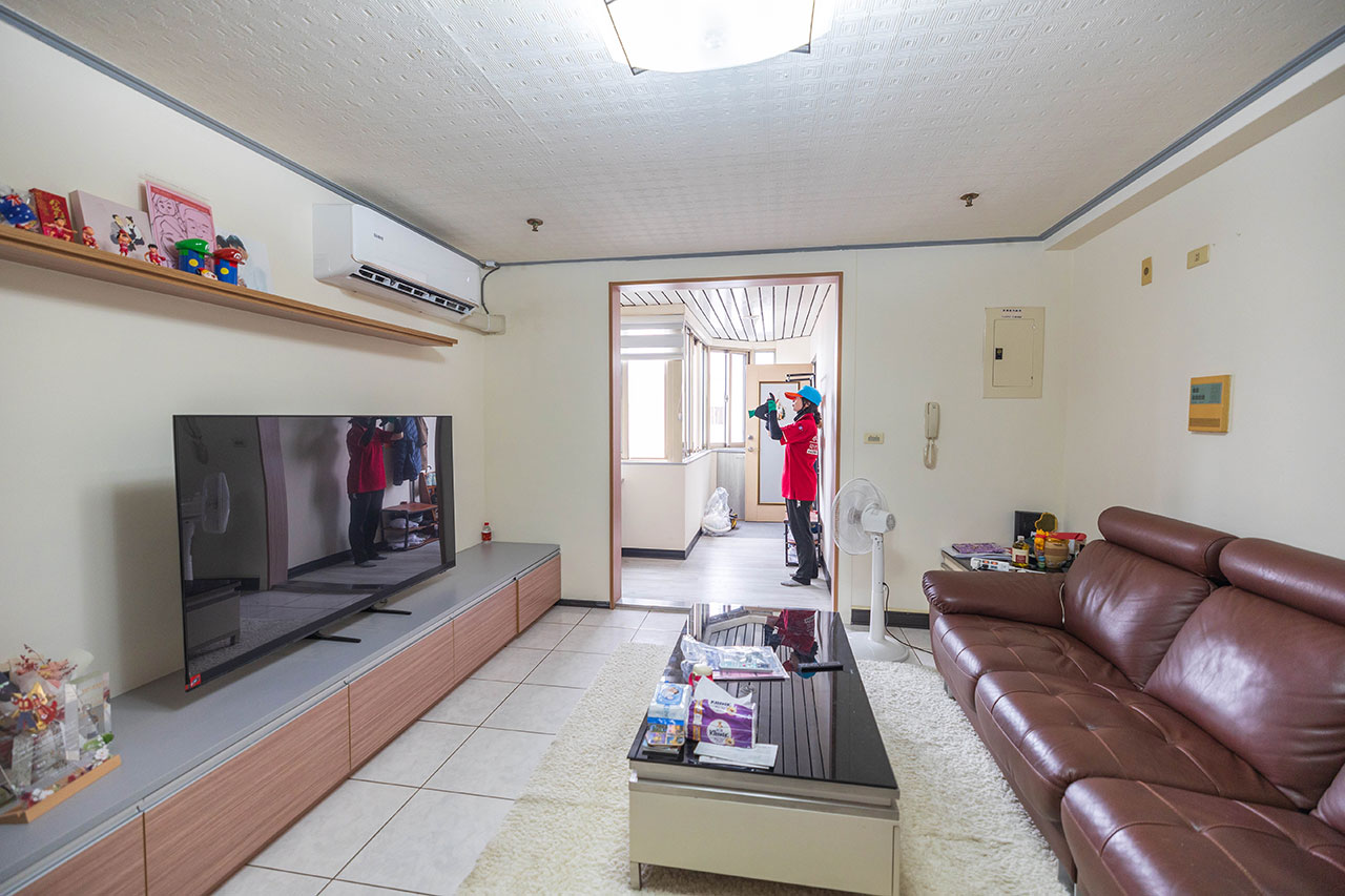 小蔡電器冷氣安裝全紀錄｜防塵保護、走線整齊、裝完還打掃，一條龍服務超貼心台中台北新竹買冷氣推薦＋三年保固加小蔡電器優惠總整理