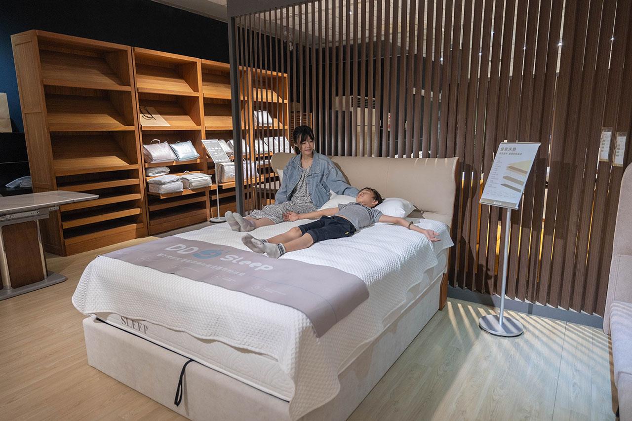 所丘家居 台灣製造工廠直營，全台連鎖十年保固！功能沙發、客製化沙發，組合沙發多種家具等你來挑選，上百坪沙發體驗館2026家具行推薦