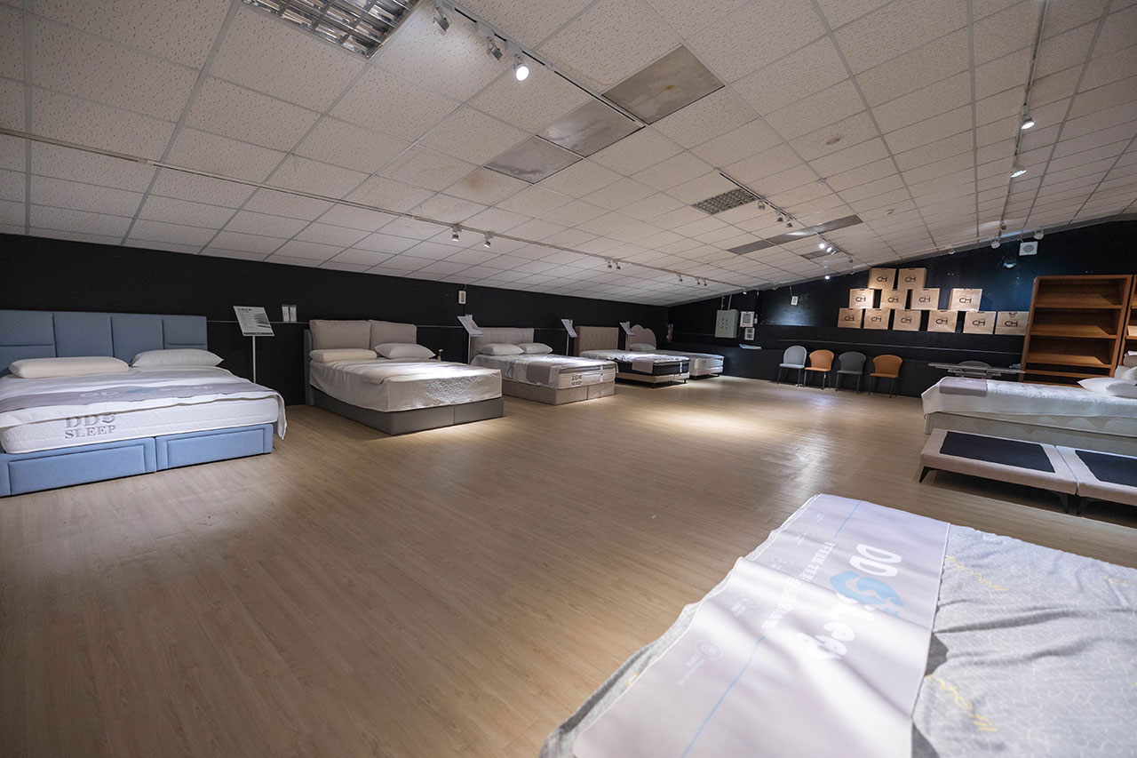 所丘家居 台灣製造工廠直營，全台連鎖十年保固！功能沙發、客製化沙發，組合沙發多種家具等你來挑選，上百坪沙發體驗館2026家具行推薦