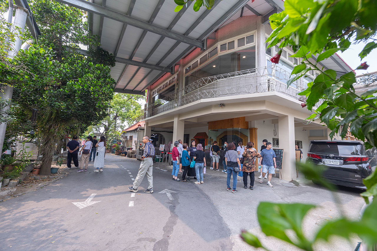 綠野山莊 花園餐廳，高雄隱藏版小火車送餐！爆汁鹽焗雞、超澎湃桌菜秘境，最新 2026 高雄合菜聚餐首選地圖