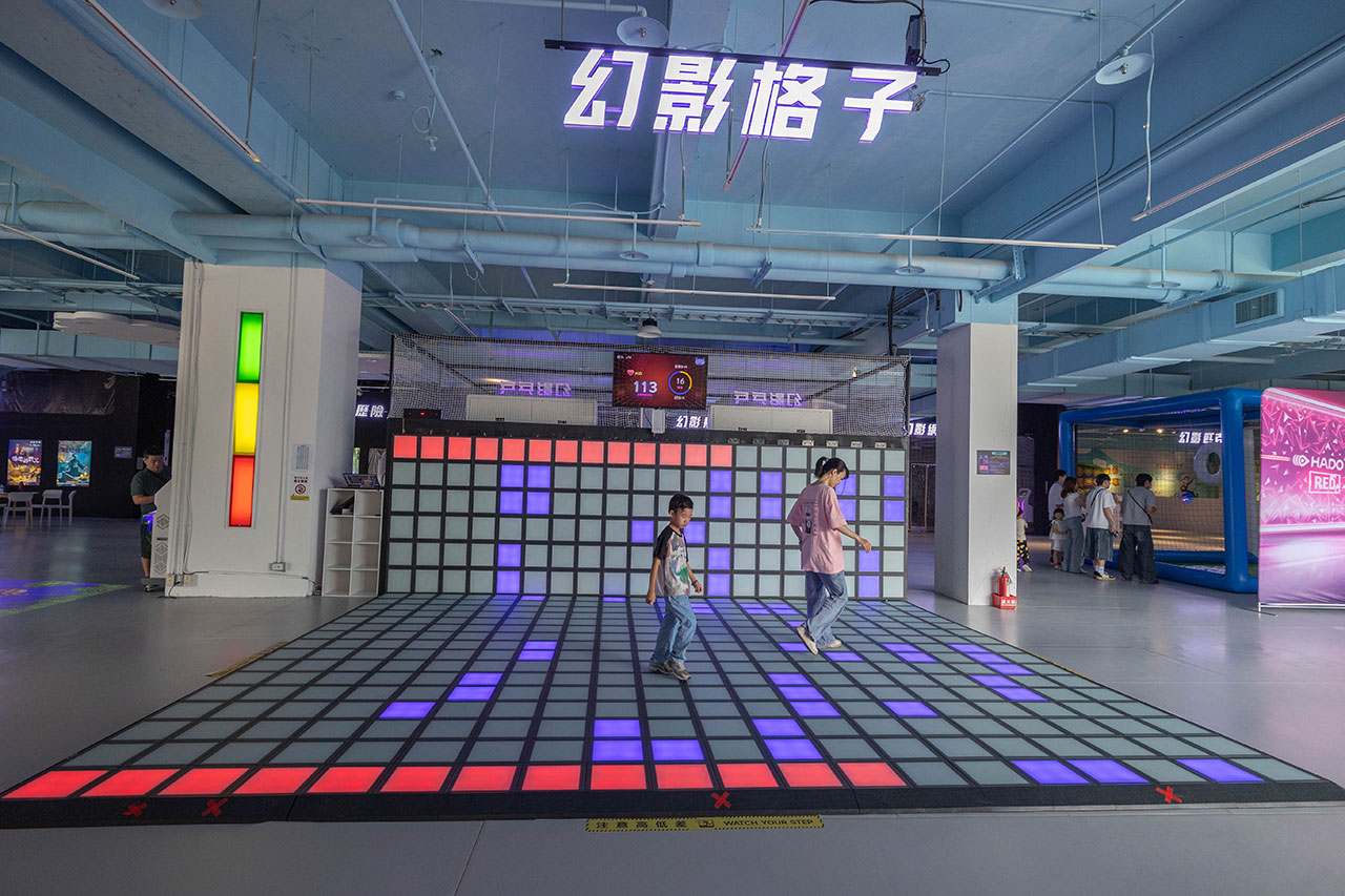 幻影行動｜台中麗寶樂園最新室內遊樂區 ！裸眼10D幻影歷險劇場、鬼屋探險、弓箭射擊，超好玩11項遊戲，讓孩子放電一整天的2026台中后里景點推薦！