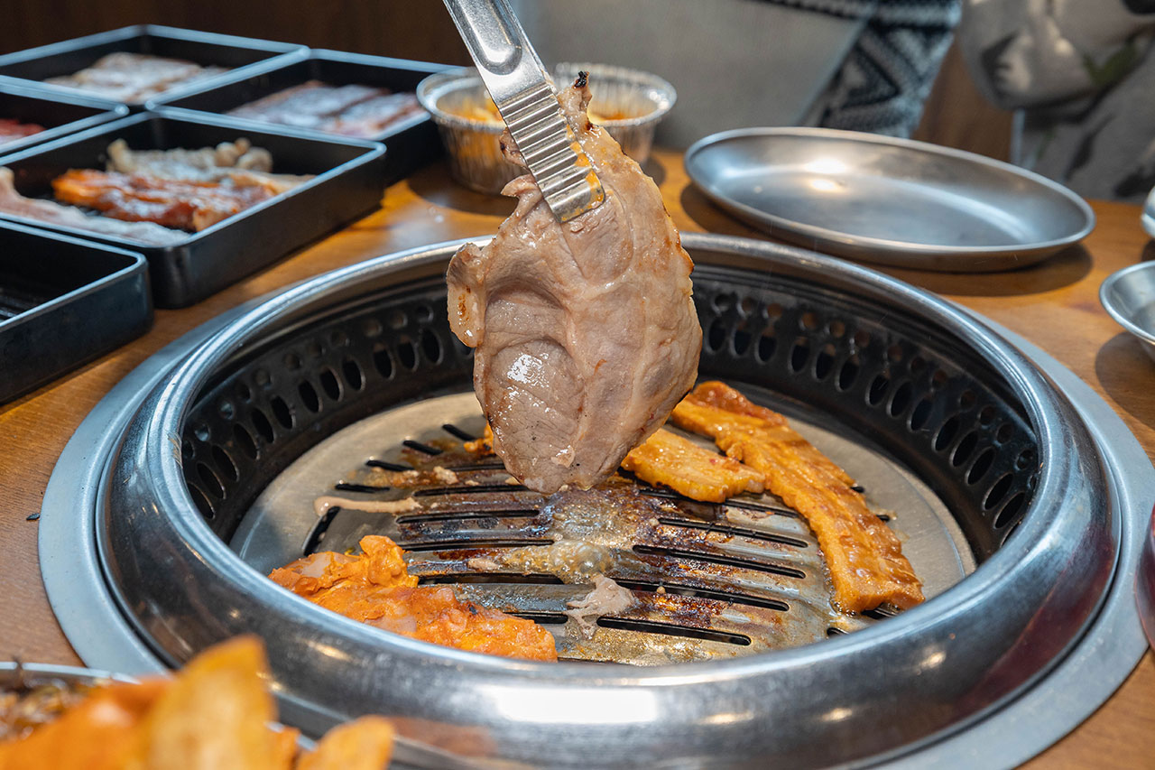 【西門町美食推薦】阿豬媽아줌마韓式烤肉吃到飽西門店,469起超狂近40多種食材自助吧吃到飽,2026台北萬華美食推薦,CP值爆表! 【西門町美食推薦】阿豬媽아줌마韓式烤肉吃到飽西門店,469起超狂近40多種食材自助吧吃到飽,2026台北萬華美食推薦,CP值爆表!