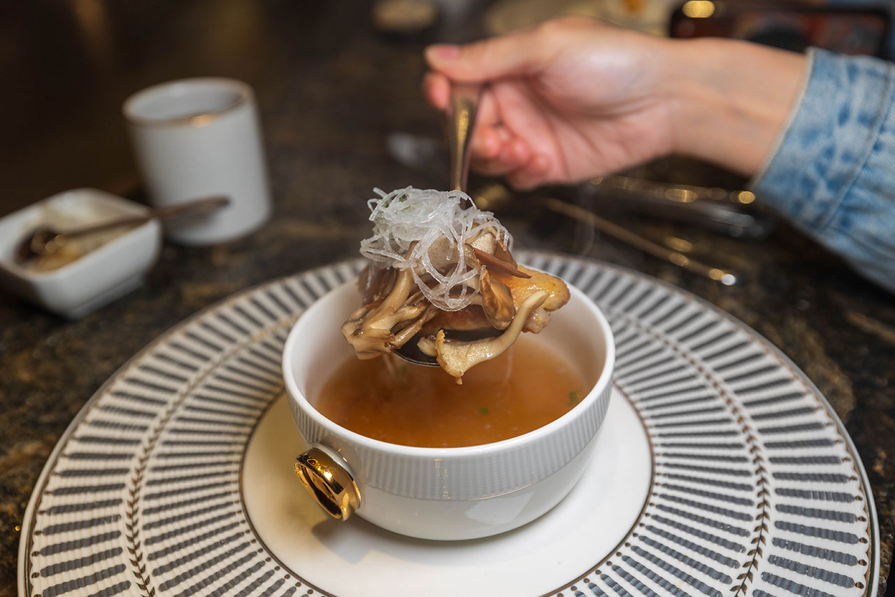 藍帶米淇鐵板燒!主打熟食的台中無菜單料理,活體龍蝦、頂級和牛多樣頂級海陸美食一次吃到爽,2026台中北屯區美食推薦 藍帶米淇鐵板燒!主打熟食的台中無菜單料理,活體龍蝦、頂級和牛多樣頂級海陸美食一次吃到爽,2026台中北屯區美食推薦