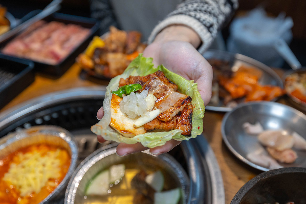 【西門町美食推薦】阿豬媽아줌마韓式烤肉吃到飽西門店,469起超狂近40多種食材自助吧吃到飽,2026台北萬華美食推薦,CP值爆表! 【西門町美食推薦】阿豬媽아줌마韓式烤肉吃到飽西門店,469起超狂近40多種食材自助吧吃到飽,2026台北萬華美食推薦,CP值爆表!