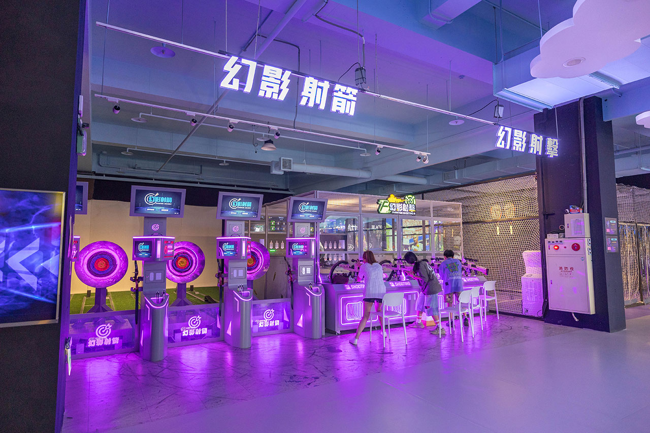 幻影行動｜台中麗寶樂園最新室內遊樂區 ！裸眼10D幻影歷險劇場、鬼屋探險、弓箭射擊，超好玩11項遊戲，讓孩子放電一整天的2026台中后里景點推薦！