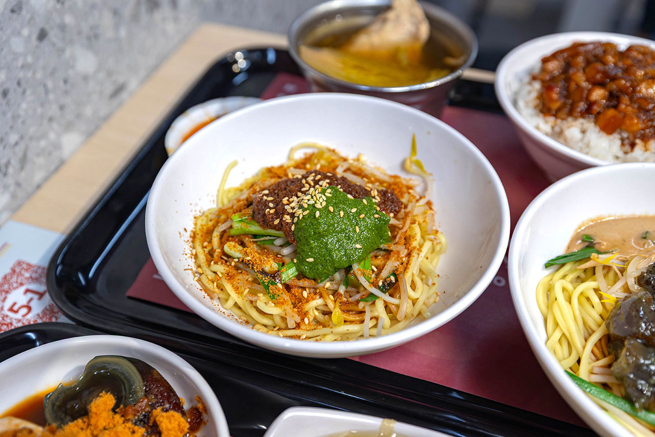 好肉燥｜最新台中黎明路美食報到！超濃厚黑金肉燥飯，特製青醬拌麵、皮蛋拌麵，2026台中南屯小吃推薦！