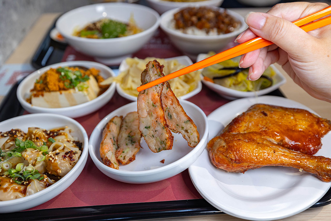 好肉燥｜最新台中黎明路美食報到！超濃厚黑金肉燥飯，特製青醬拌麵、皮蛋拌麵，2026台中南屯小吃推薦！