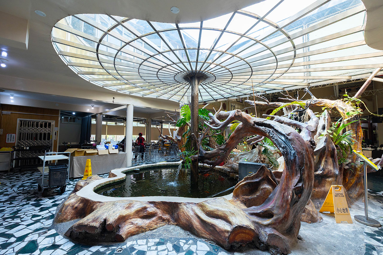 綠野山莊 花園餐廳，高雄隱藏版小火車送餐！爆汁鹽焗雞、超澎湃桌菜秘境，最新 2026 高雄合菜聚餐首選地圖