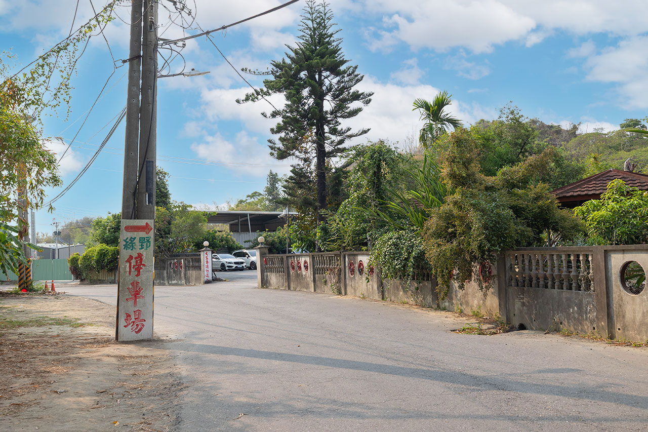 綠野山莊 花園餐廳，高雄隱藏版小火車送餐！爆汁鹽焗雞、超澎湃桌菜秘境，最新 2026 高雄合菜聚餐首選地圖