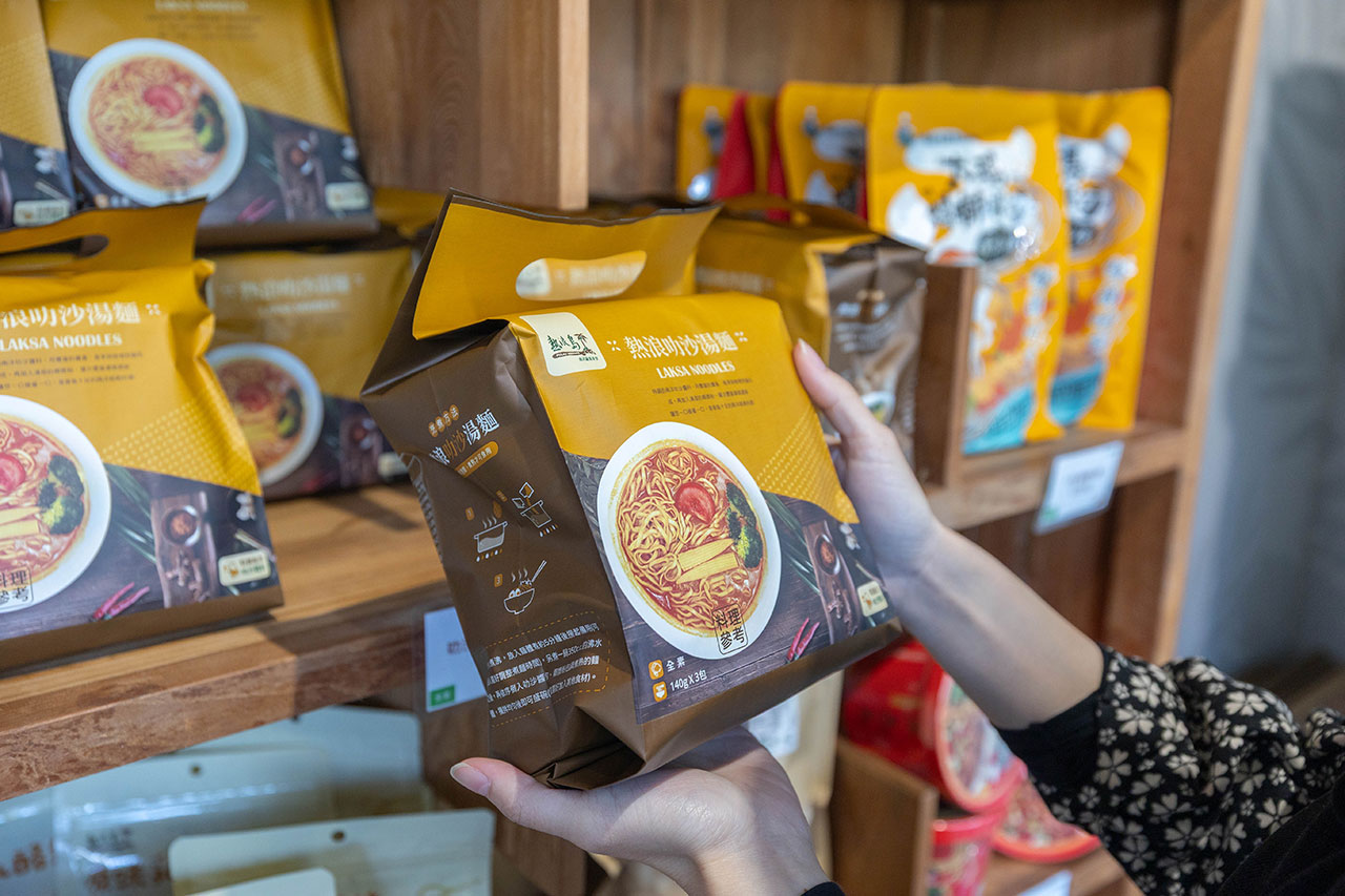 【2026台中北屯美食推薦】熱浪小島南洋蔬食，檳城白咖哩、銷魂排燒飯，自家種植南洋香料風味超頂，連肉食控都會一吃上癮！