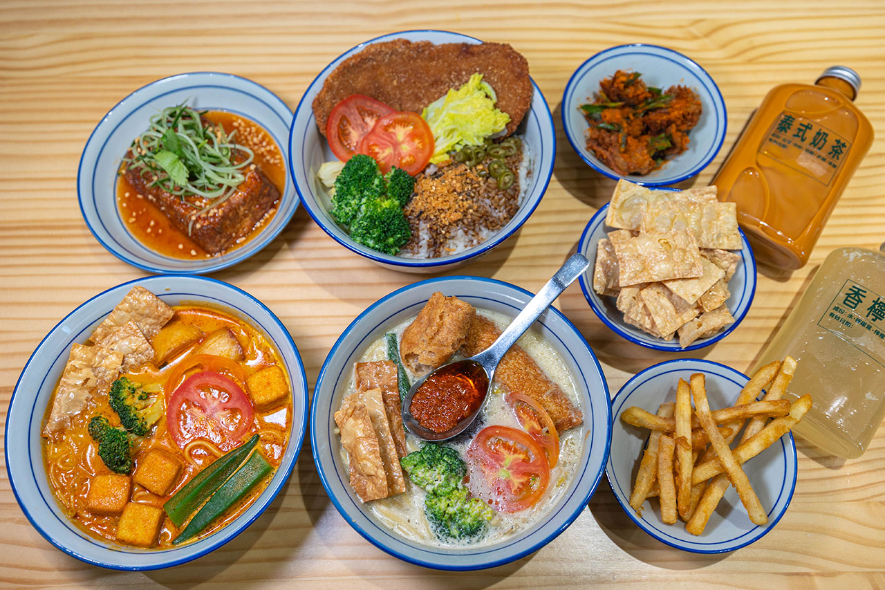 【2026台中北屯美食推薦】熱浪小島南洋蔬食，檳城白咖哩、銷魂排燒飯，自家種植南洋香料風味超頂，連肉食控都會一吃上癮！