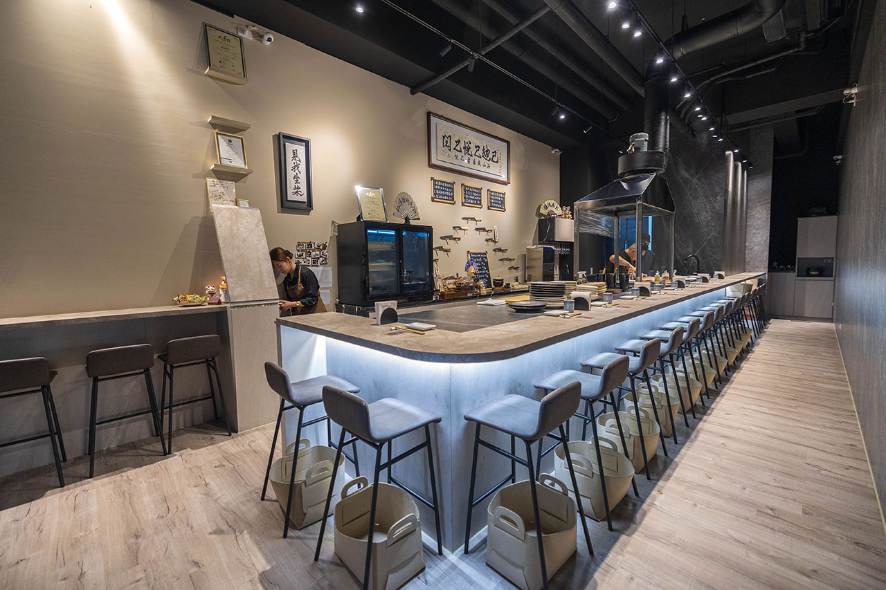 跃.YueFire直火小料理（躍）獨家直火炭燒！吃日本料理像看煙火秀，最新台中無菜單料理推薦！宵夜也能吃 2026 台中逢甲美食推薦