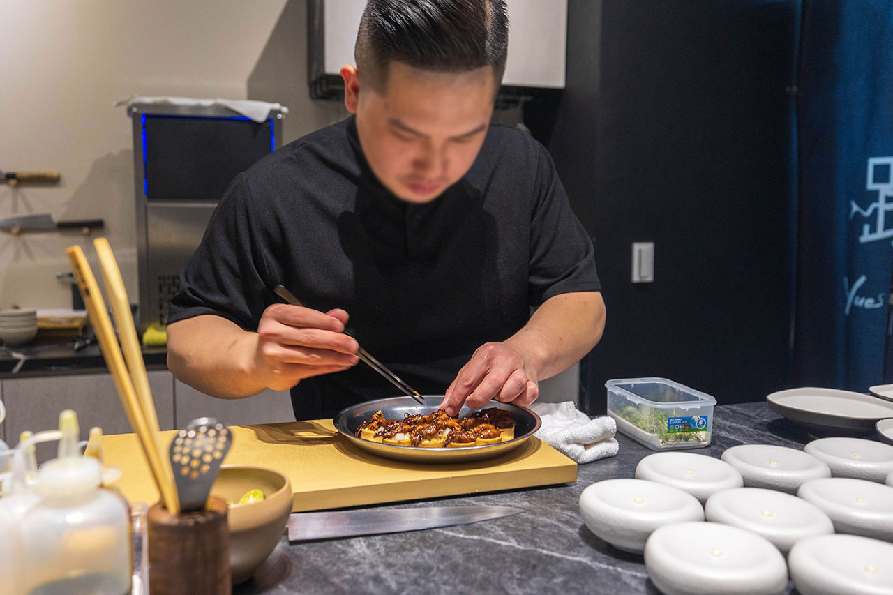 跃.YueFire直火小料理（躍）獨家直火炭燒！吃日本料理像看煙火秀，最新台中無菜單料理推薦！宵夜也能吃 2026 台中逢甲美食推薦