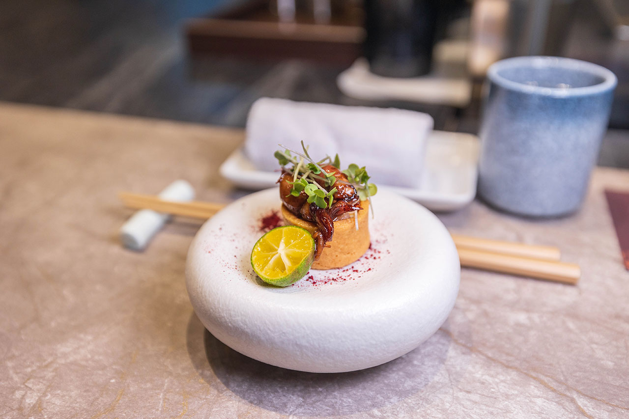 跃.YueFire直火小料理（躍）獨家直火炭燒！吃日本料理像看煙火秀，最新台中無菜單料理推薦！宵夜也能吃 2026 台中逢甲美食推薦