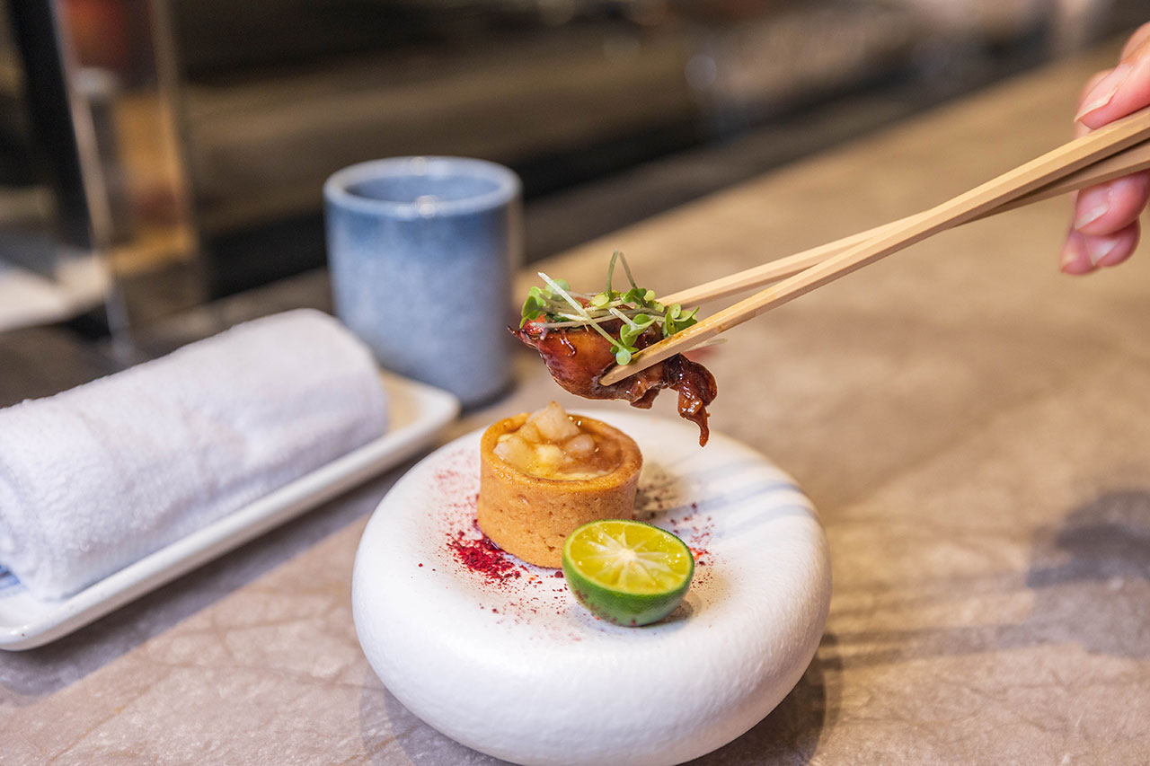 跃.YueFire直火小料理（躍）獨家直火炭燒！吃日本料理像看煙火秀，最新台中無菜單料理推薦！宵夜也能吃 2026 台中逢甲美食推薦