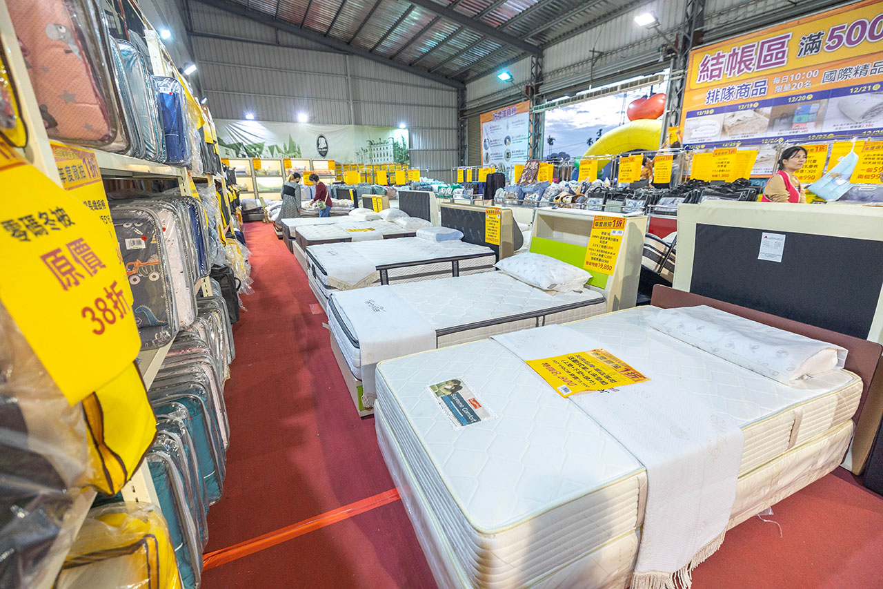 【台中北屯區寢具特賣會】上品寢具年度廠拍殺很大！1折起跳抗通膨，每日超便宜排隊攻略，幾米床包、進口名床手刀搶晚來就沒了!