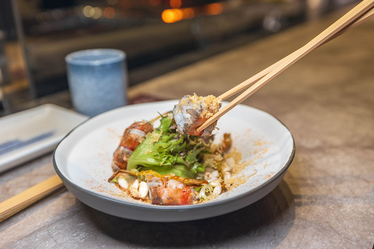 跃.YueFire直火小料理（躍）獨家直火炭燒！吃日本料理像看煙火秀，最新台中無菜單料理推薦！宵夜也能吃 2026 台中逢甲美食推薦