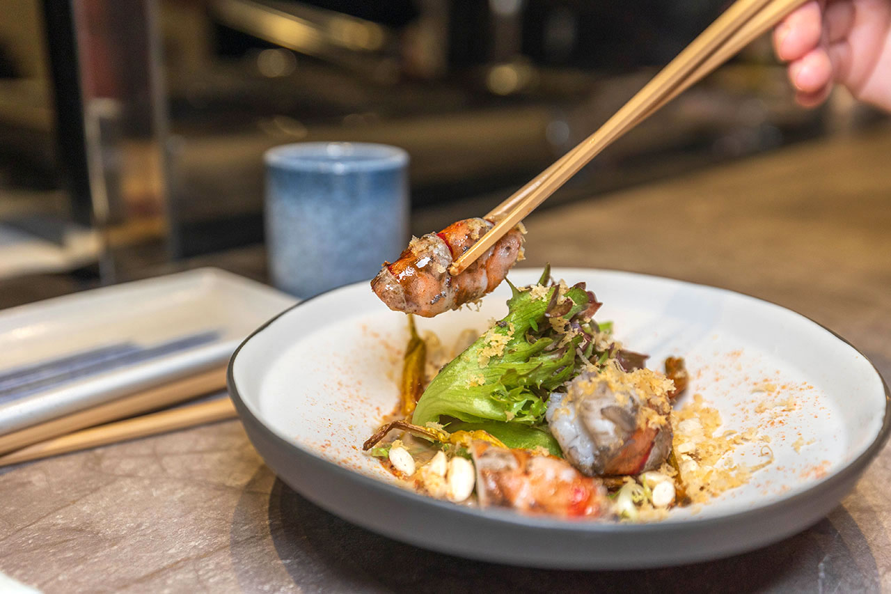 跃.YueFire直火小料理（躍）獨家直火炭燒！吃日本料理像看煙火秀，最新台中無菜單料理推薦！宵夜也能吃 2026 台中逢甲美食推薦