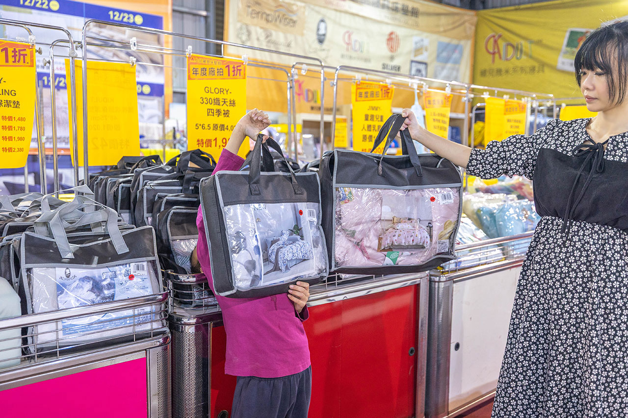 【台中北屯區寢具特賣會】上品寢具年度廠拍殺很大！1折起跳抗通膨，每日超便宜排隊攻略，幾米床包、進口名床手刀搶晚來就沒了!