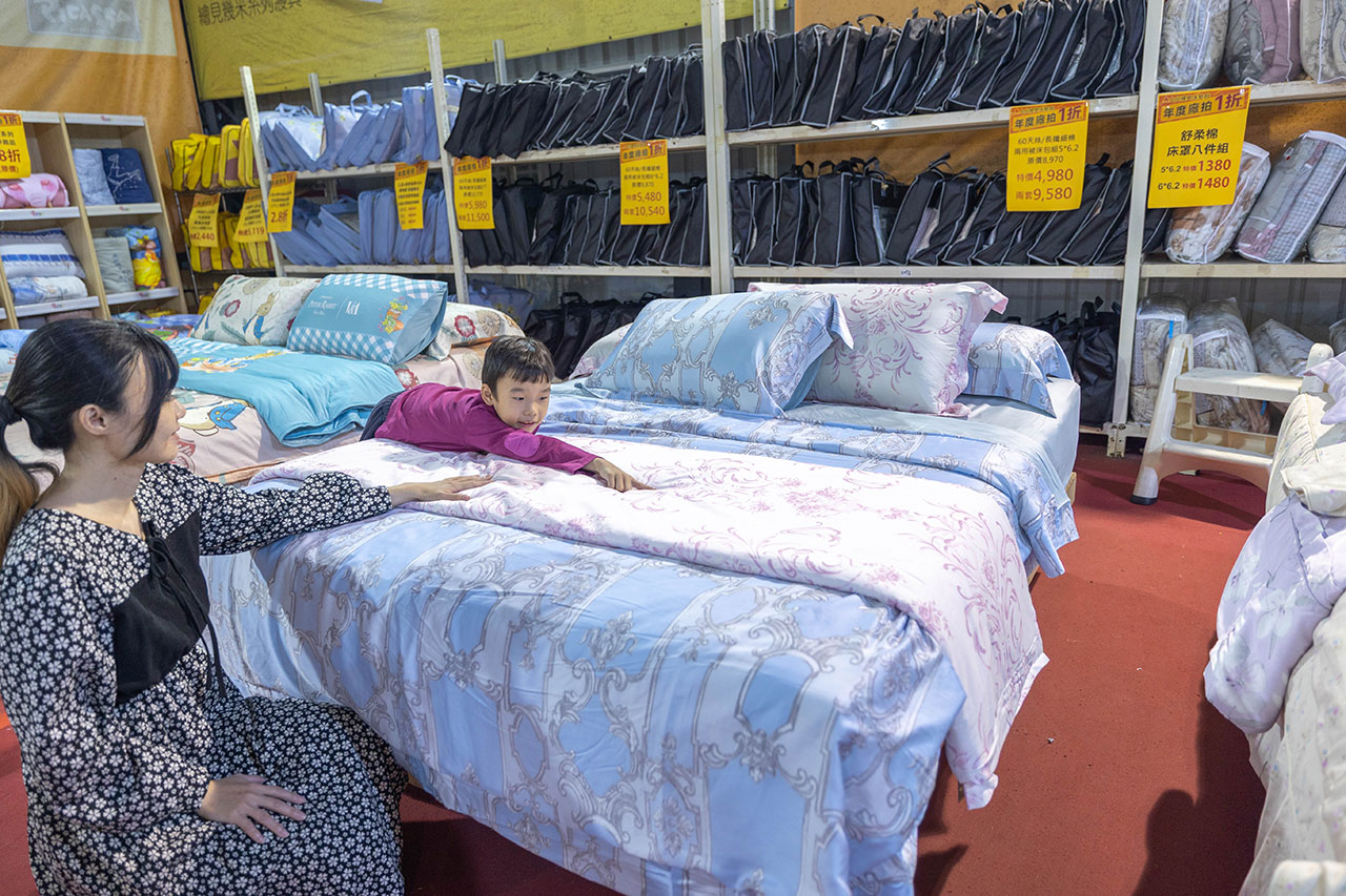 【台中北屯區寢具特賣會】上品寢具年度廠拍殺很大！1折起跳抗通膨，每日超便宜排隊攻略，幾米床包、進口名床手刀搶晚來就沒了!