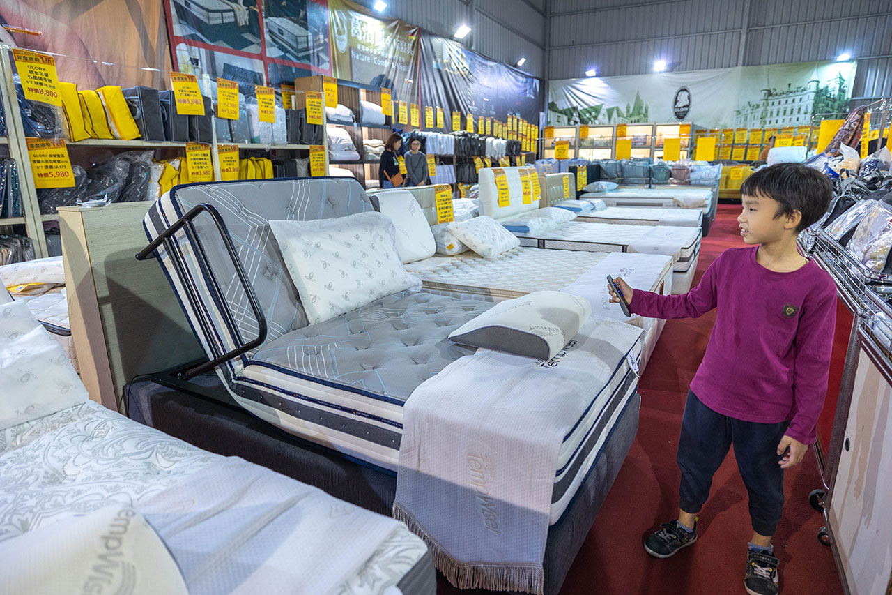 【台中北屯區寢具特賣會】上品寢具年度廠拍殺很大！1折起跳抗通膨，每日超便宜排隊攻略，幾米床包、進口名床手刀搶晚來就沒了!
