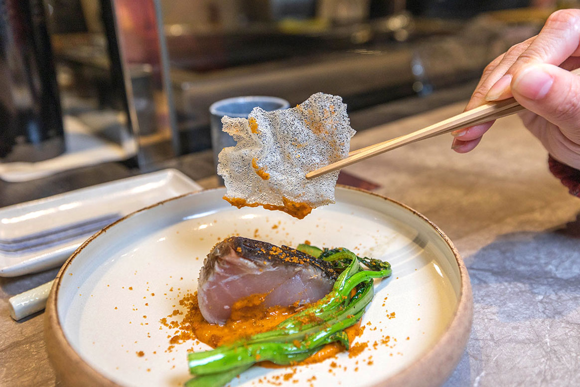 跃.YueFire直火小料理（躍）獨家直火炭燒！吃日本料理像看煙火秀，最新台中無菜單料理推薦！宵夜也能吃 2026 台中逢甲美食推薦