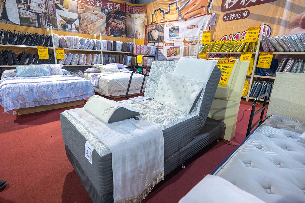【台中北屯區寢具特賣會】上品寢具年度廠拍殺很大！1折起跳抗通膨，每日超便宜排隊攻略，幾米床包、進口名床手刀搶晚來就沒了!