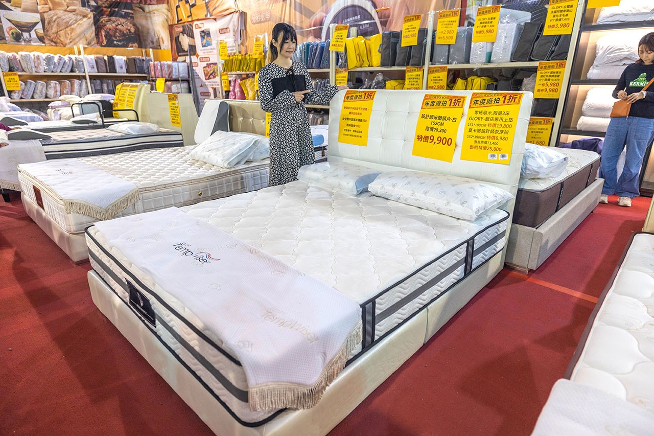 【台中北屯區寢具特賣會】上品寢具年度廠拍殺很大！1折起跳抗通膨，每日超便宜排隊攻略，幾米床包、進口名床手刀搶晚來就沒了!