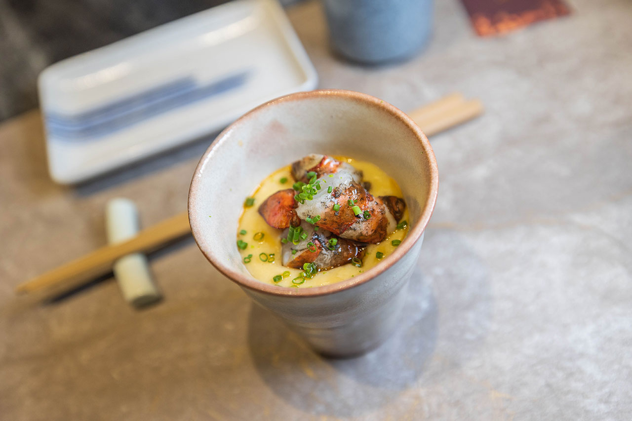 跃.YueFire直火小料理（躍）獨家直火炭燒！吃日本料理像看煙火秀，最新台中無菜單料理推薦！宵夜也能吃 2026 台中逢甲美食推薦