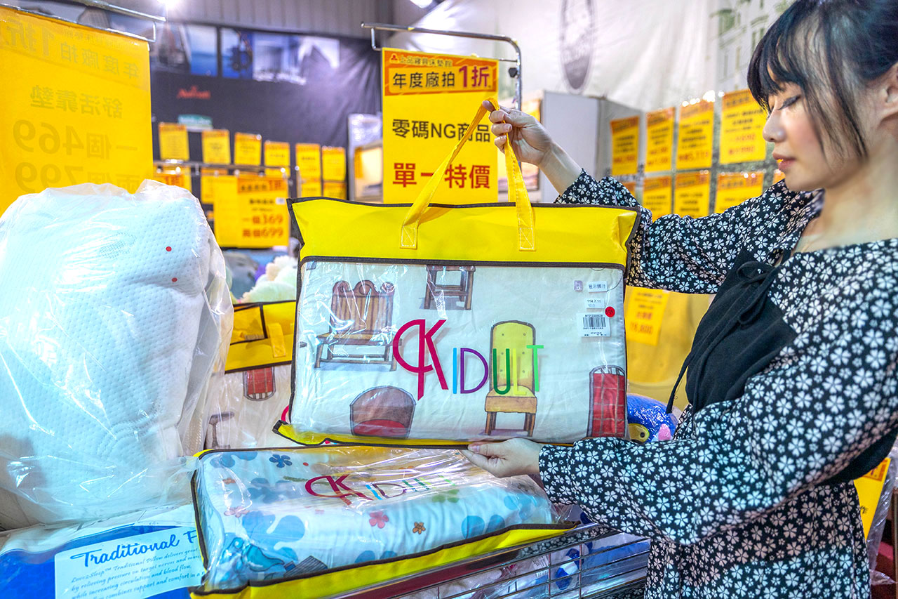 【台中北屯區寢具特賣會】上品寢具年度廠拍殺很大！1折起跳抗通膨，每日超便宜排隊攻略，幾米床包、進口名床手刀搶晚來就沒了!