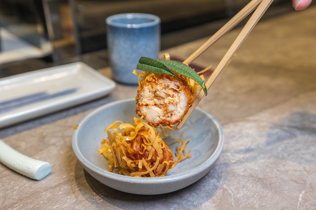 跃.YueFire直火小料理（躍）獨家直火炭燒！吃日本料理像看煙火秀，最新台中無菜單料理推薦！宵夜也能吃 2026 台中逢甲美食推薦