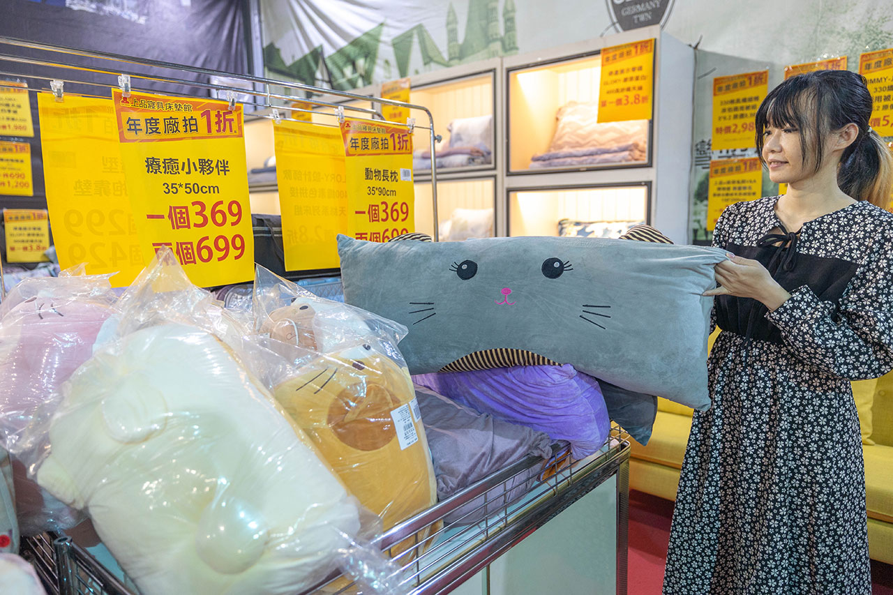 【台中北屯區寢具特賣會】上品寢具年度廠拍殺很大！1折起跳抗通膨，每日超便宜排隊攻略，幾米床包、進口名床手刀搶晚來就沒了!