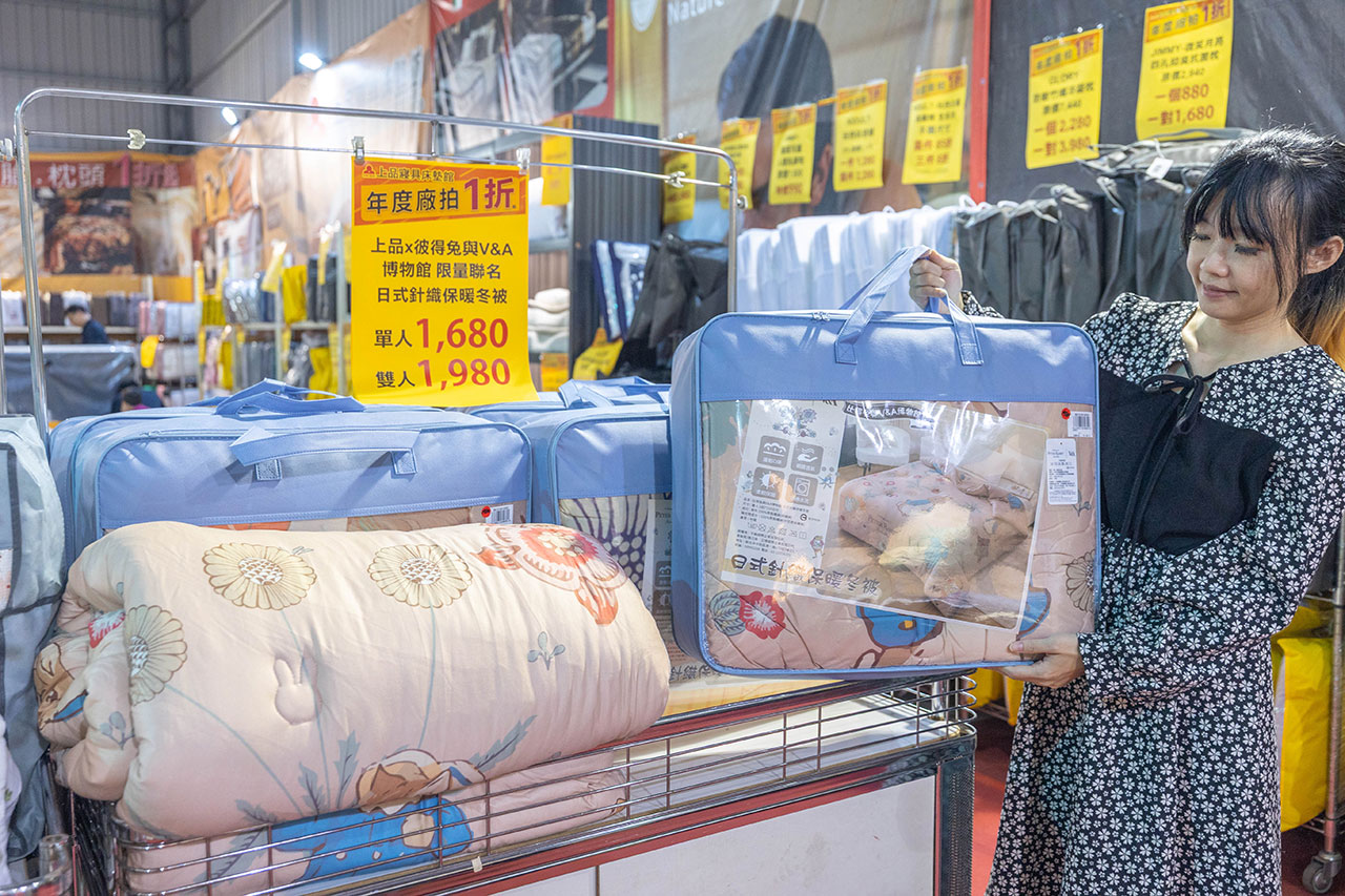 【台中北屯區寢具特賣會】上品寢具年度廠拍殺很大！1折起跳抗通膨，每日超便宜排隊攻略，幾米床包、進口名床手刀搶晚來就沒了!