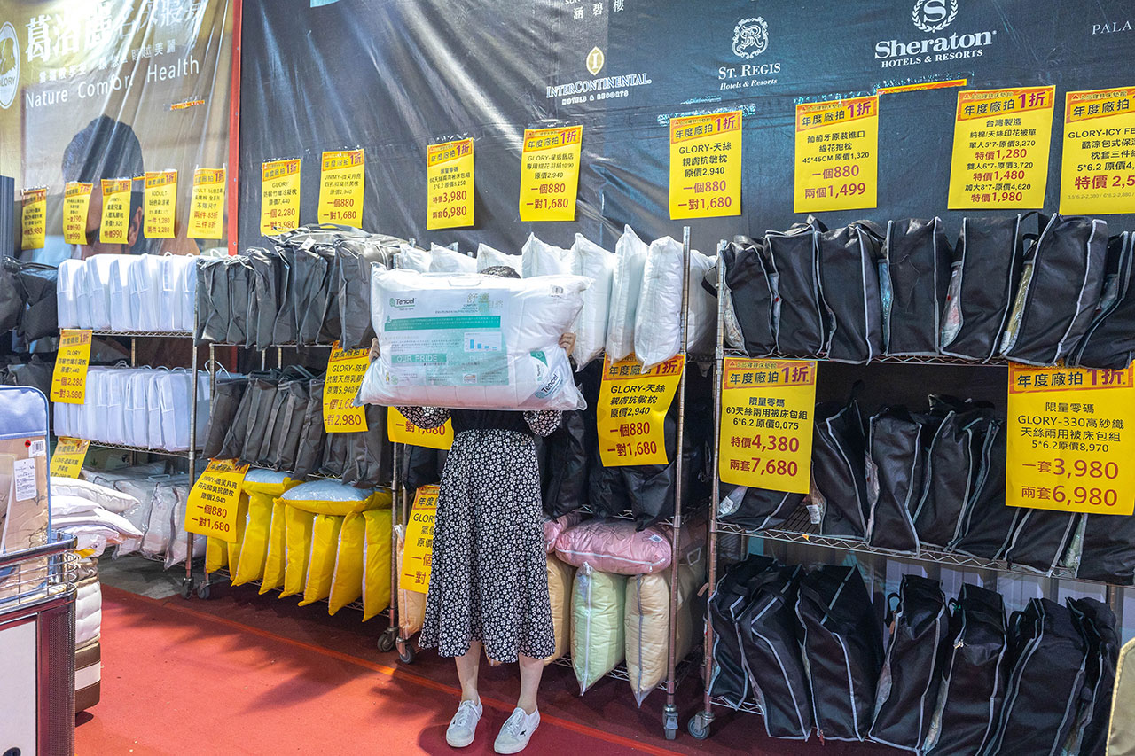 【台中北屯區寢具特賣會】上品寢具年度廠拍殺很大！1折起跳抗通膨，每日超便宜排隊攻略，幾米床包、進口名床手刀搶晚來就沒了!