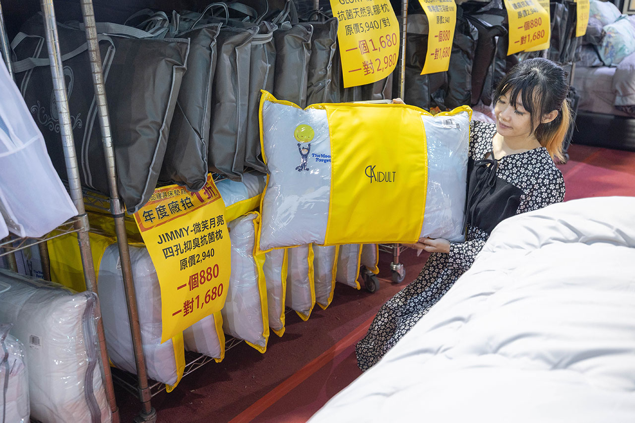 【台中北屯區寢具特賣會】上品寢具年度廠拍殺很大！1折起跳抗通膨，每日超便宜排隊攻略，幾米床包、進口名床手刀搶晚來就沒了!