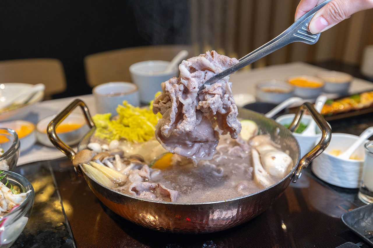 匠極緻鍋物 台中文心路超私密帝王蟹火鍋、頂級和牛！每個座位都是獨立包廂，海鮮專人代煮超頂級日式鍋物，帝王蟹四吃2026台中西屯美食推薦