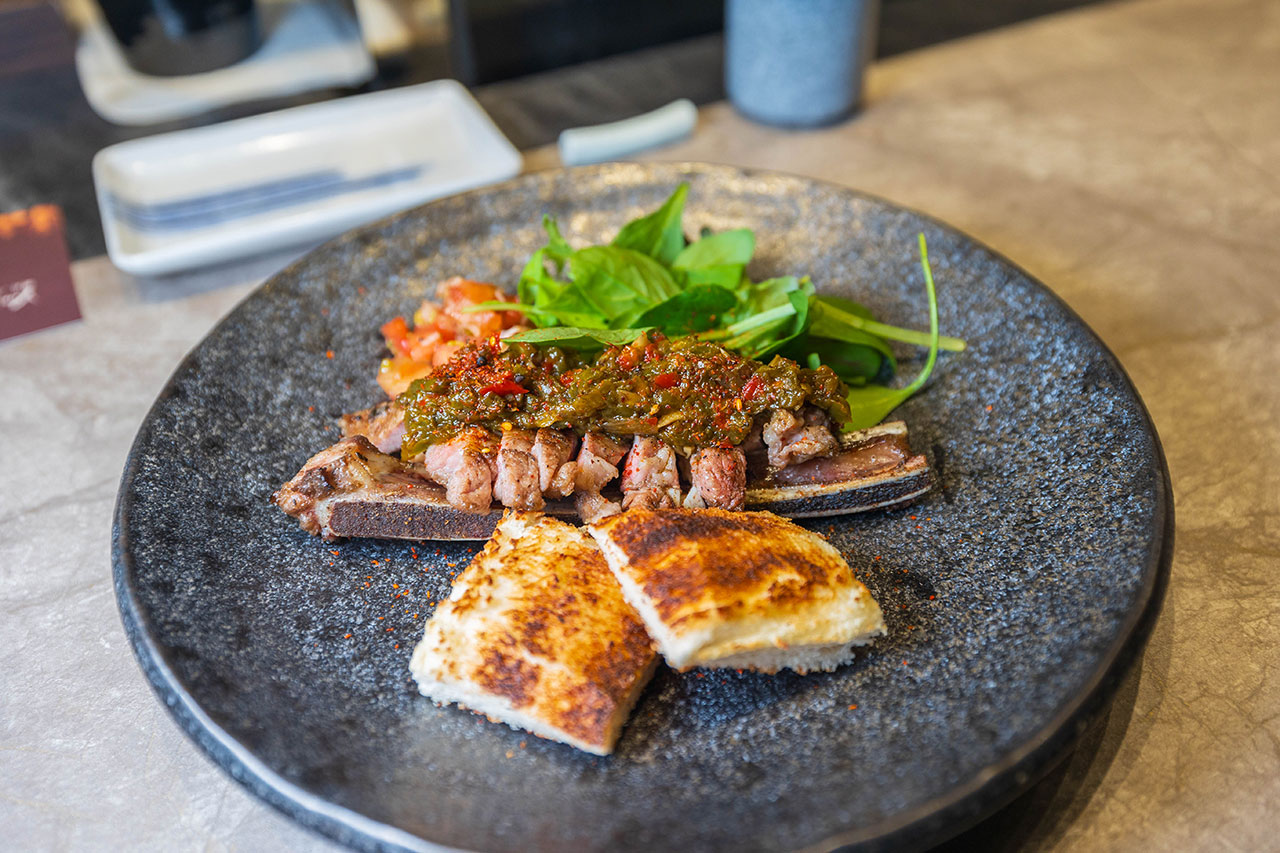 跃.YueFire直火小料理（躍）獨家直火炭燒！吃日本料理像看煙火秀，最新台中無菜單料理推薦！宵夜也能吃 2026 台中逢甲美食推薦