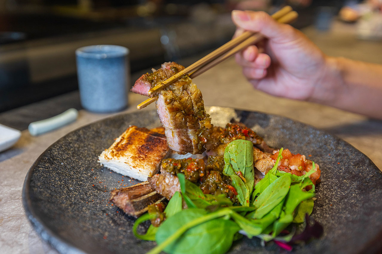 跃.YueFire直火小料理（躍）獨家直火炭燒！吃日本料理像看煙火秀，最新台中無菜單料理推薦！宵夜也能吃 2026 台中逢甲美食推薦