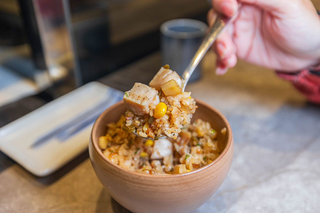 跃.YueFire直火小料理（躍）獨家直火炭燒！吃日本料理像看煙火秀，最新台中無菜單料理推薦！宵夜也能吃 2026 台中逢甲美食推薦