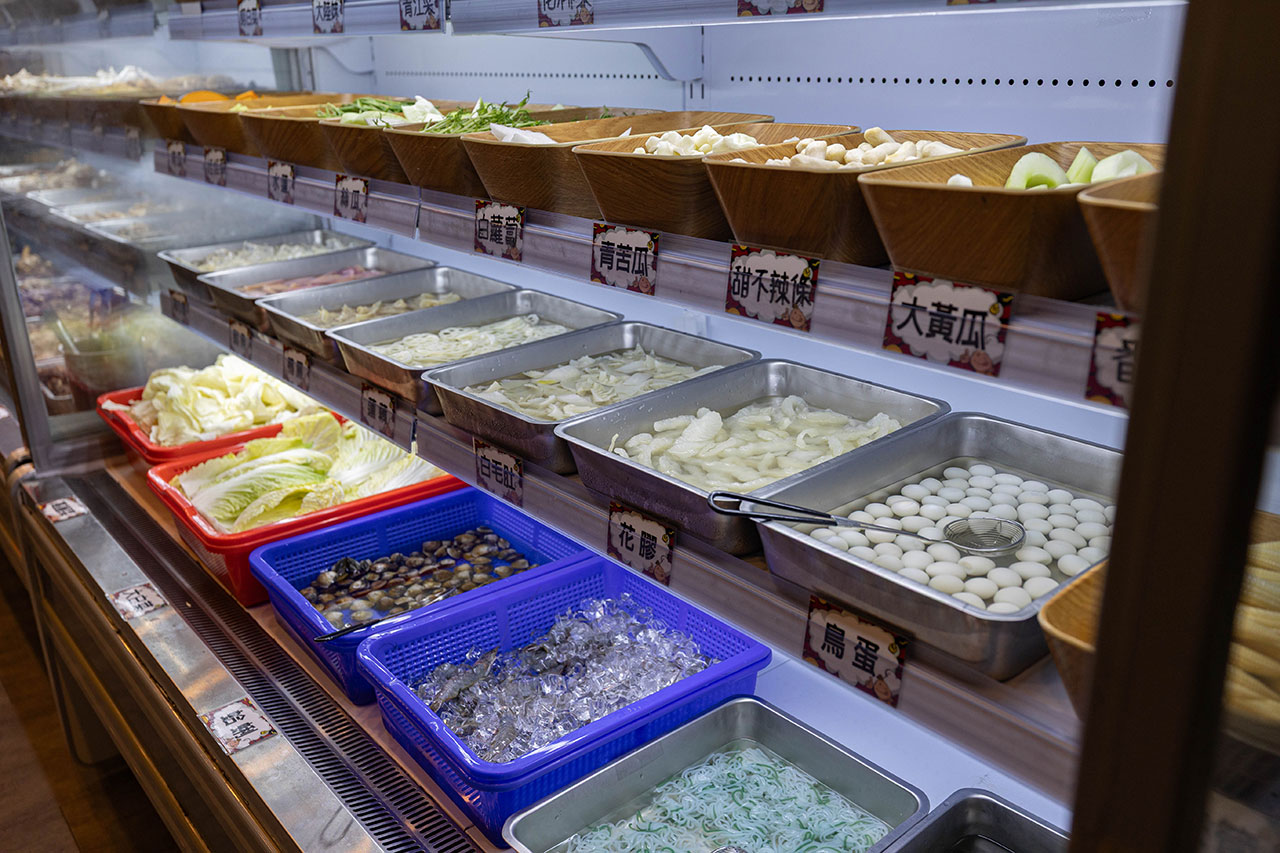 牛羊爭霸 八德店｜肉控必訪超狂桃園吃到飽火鍋，將近100樣食材牛豬羊海鮮一次吃個夠！ 還有甜點冰品自助吧，桃園八德羊肉爐推薦！