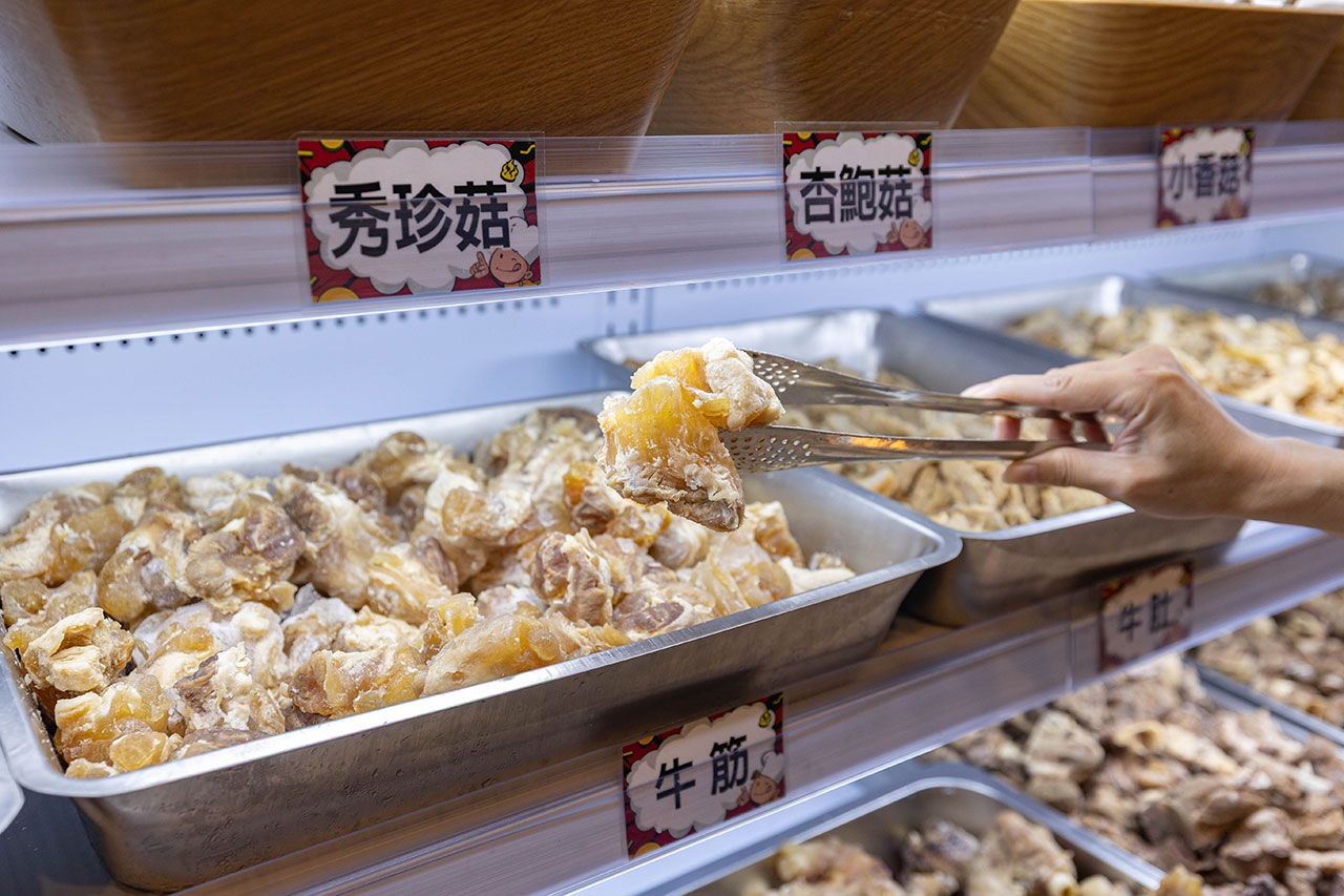 牛羊爭霸 八德店｜肉控必訪超狂桃園吃到飽火鍋，將近100樣食材牛豬羊海鮮一次吃個夠！ 還有甜點冰品自助吧，桃園八德羊肉爐推薦！