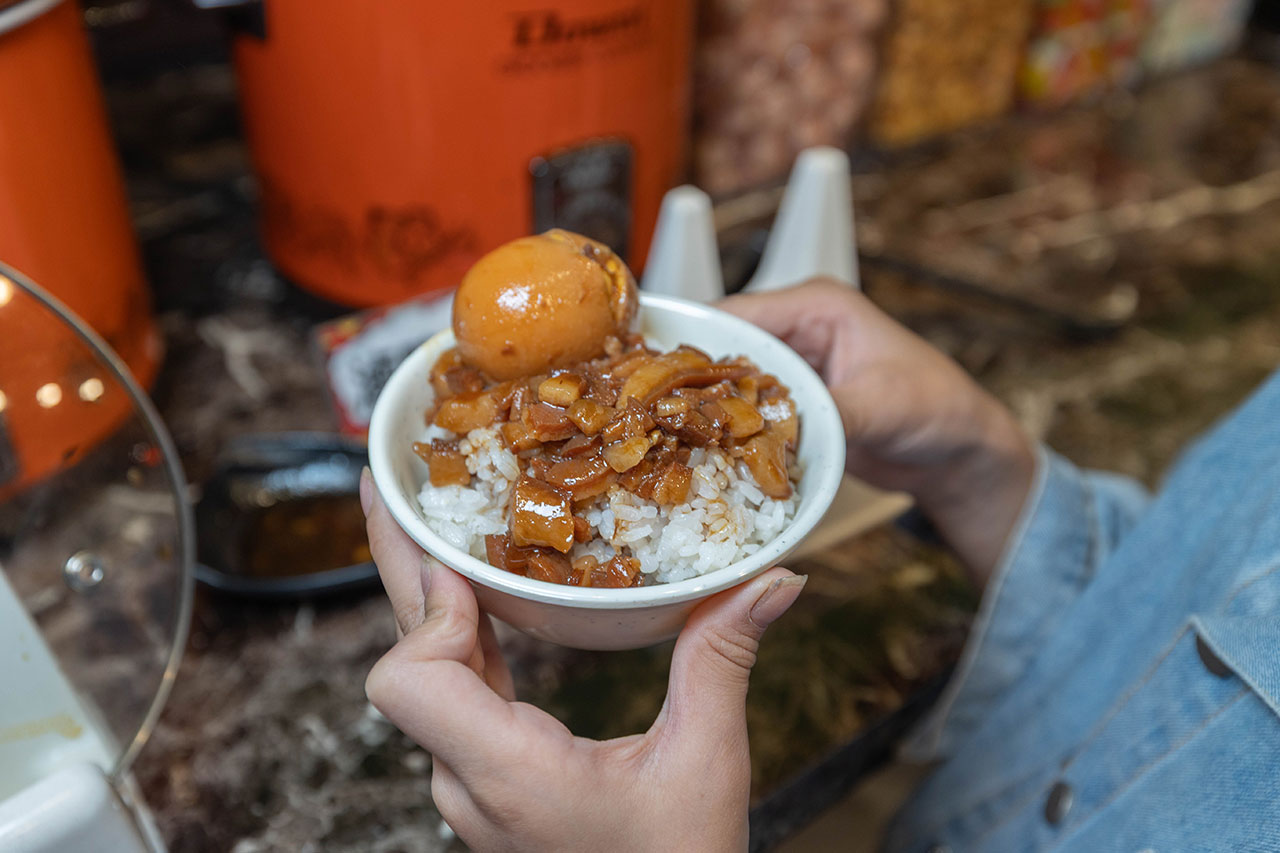 牛羊爭霸 八德店｜肉控必訪超狂桃園吃到飽火鍋，將近100樣食材牛豬羊海鮮一次吃個夠！ 還有甜點冰品自助吧，桃園八德羊肉爐推薦！