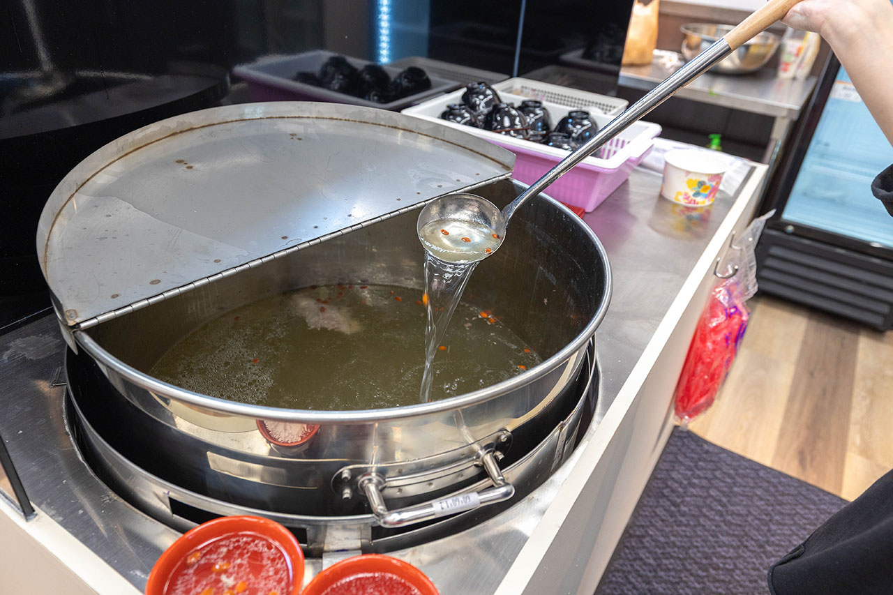 酉金鵝 興大店，最新台中美食報到！開幕期間全店 9 折起，超香無骨鵝肉飯、獨門涼拌小菜一吃上癮，必吃 2026 台中小吃推薦