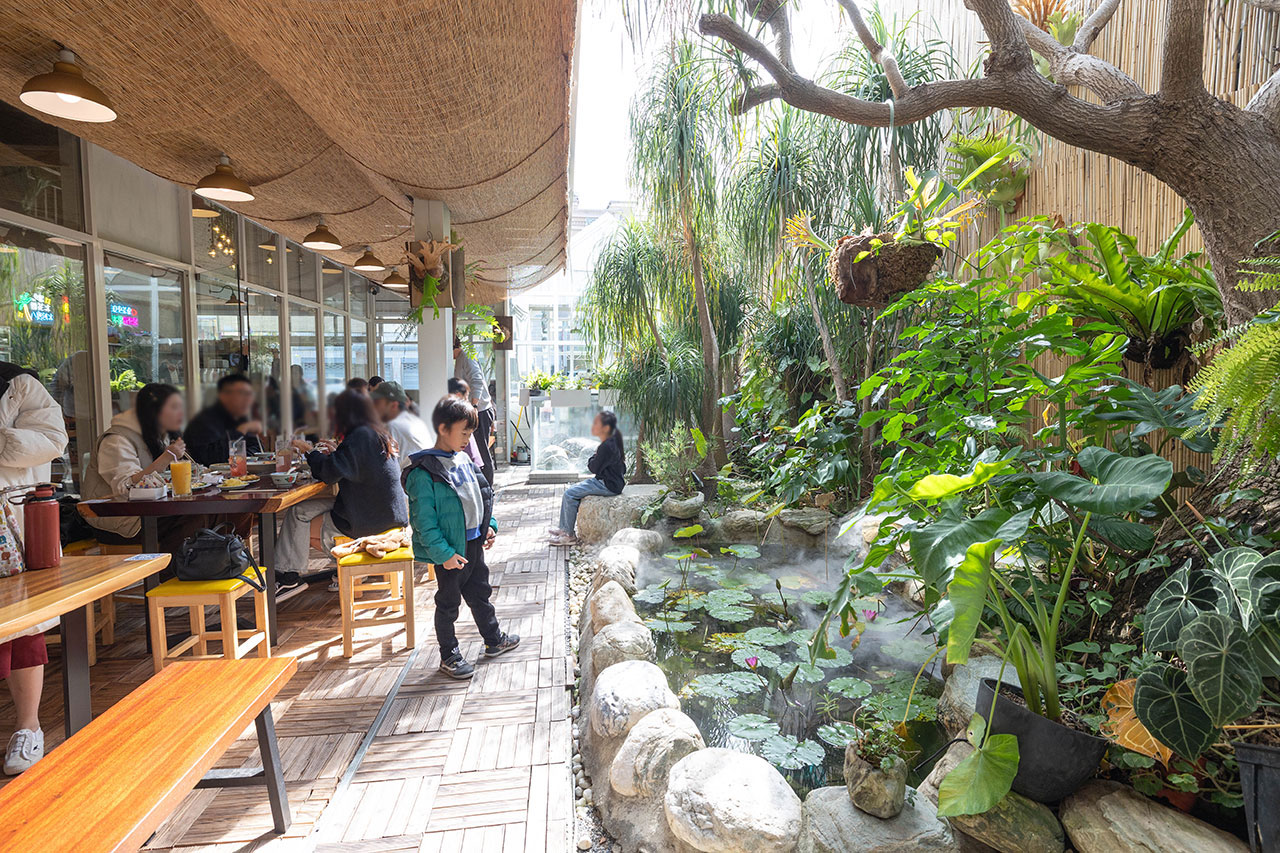 來馬食光｜苗栗親子餐廳推薦，超豐盛南洋料理冬季限定鍋物，南洋甜點下午茶美食吃到爽，2026頭份火鍋推薦！