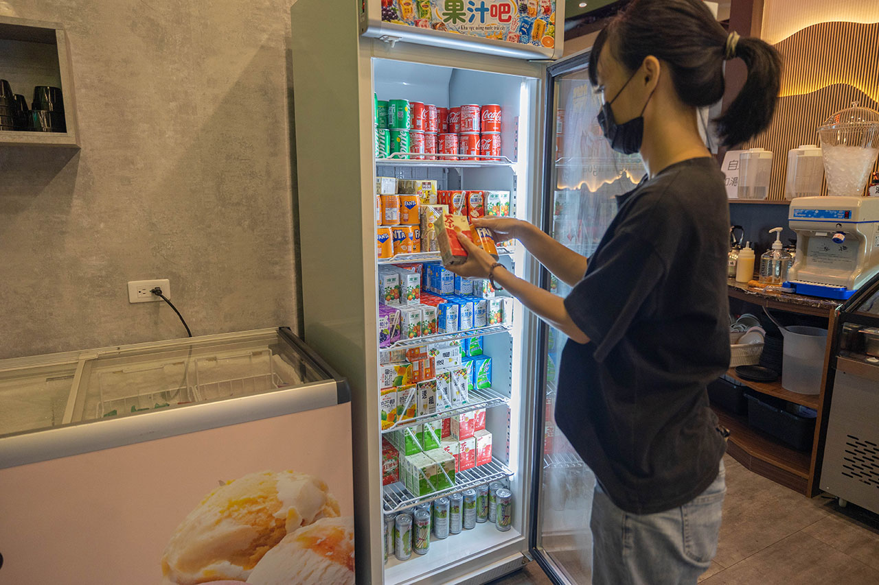 牛羊爭霸 八德店｜肉控必訪超狂桃園吃到飽火鍋，將近100樣食材牛豬羊海鮮一次吃個夠！ 還有甜點冰品自助吧，桃園八德羊肉爐推薦！