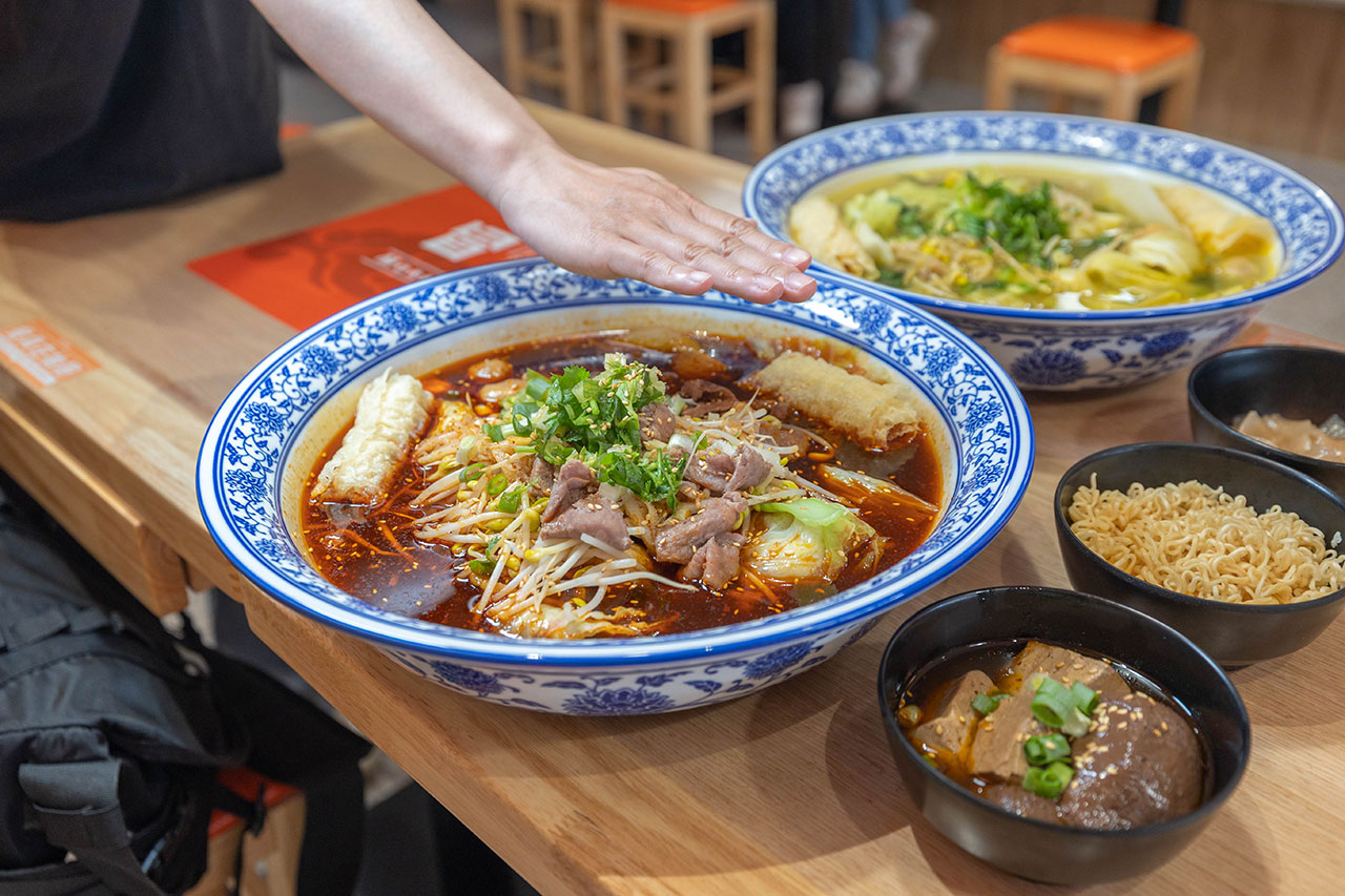 冒香香一中店，比臉大巨無霸川菜鍋物，紅油冒菜鍋香辣湯底14豐富配料讓你一次大飽口福，台中北區美食推薦